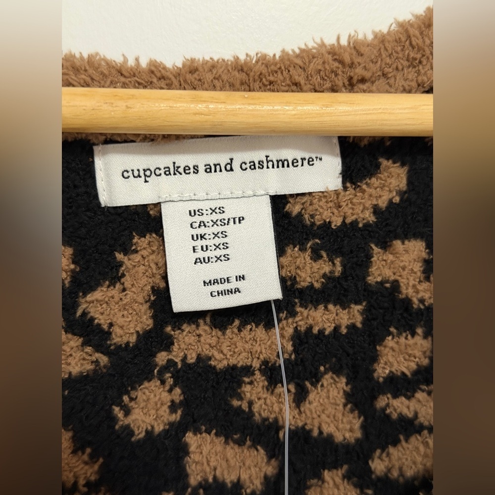 ✨NWT✨Cupcakes & Cashmere:Tank Top & Shorts Pajama Set-Size XS(ptp approx 16.5in) - Picture 3 of 14